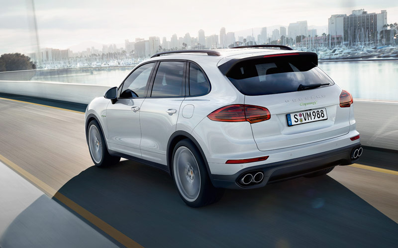 Comparison Porsche Cayenne S EHybrid 2018 vs Porsche Cayenne